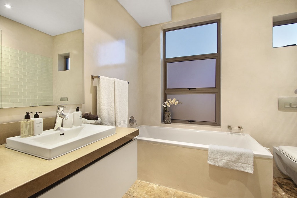 belmondo-camps-bay-5cf0f5d2b12e2