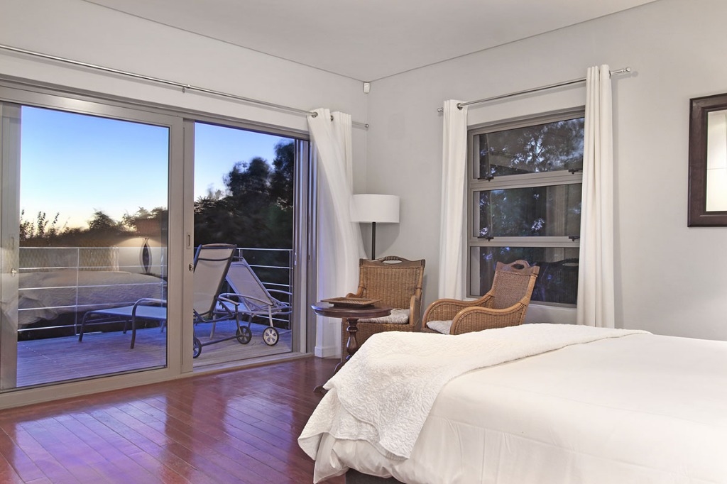 belmondo-camps-bay-5cf0f5f7d6e56