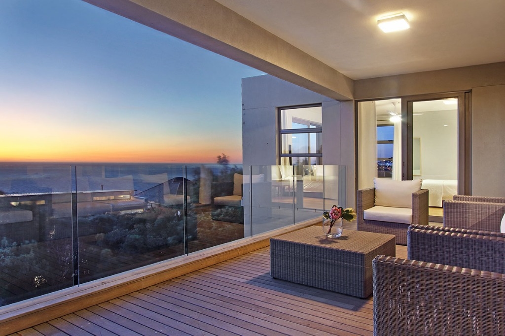 belmondo-camps-bay-5cf0f6007cdbe