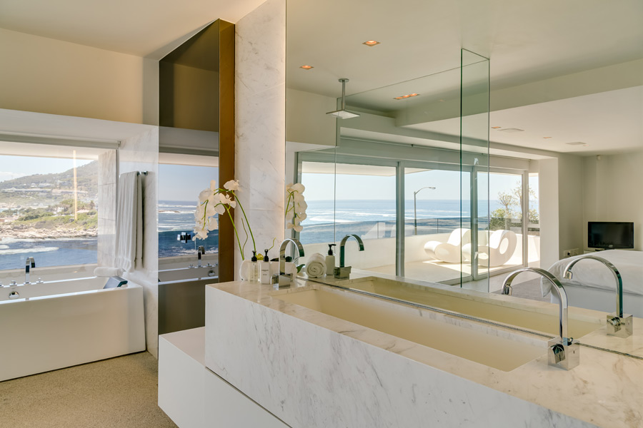 Ebb Tide Luxury Apartment in Camps Bay16